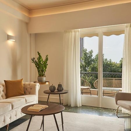Chic N Bright 3Bd Apt With Hilton View 아테네 외부 사진