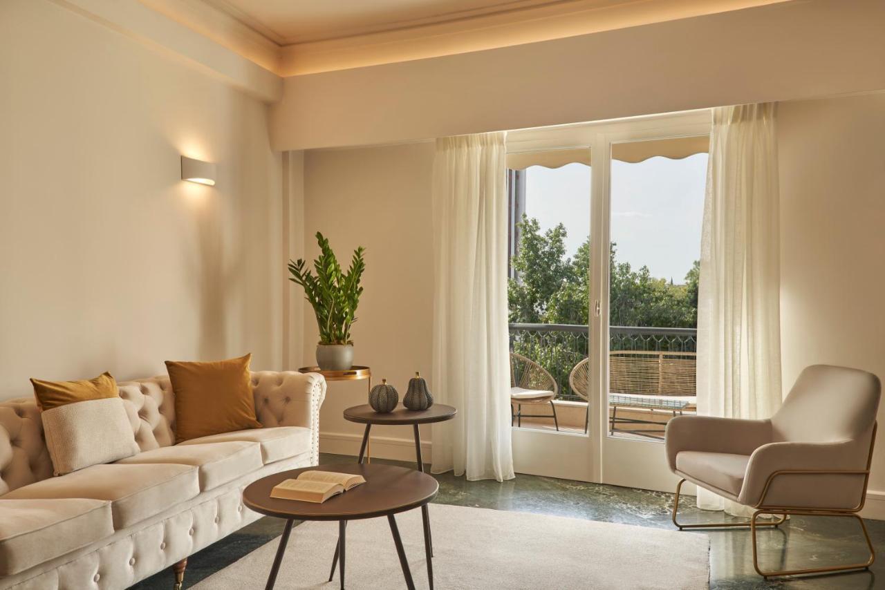 Chic N Bright 3Bd Apt With Hilton View 아테네 외부 사진