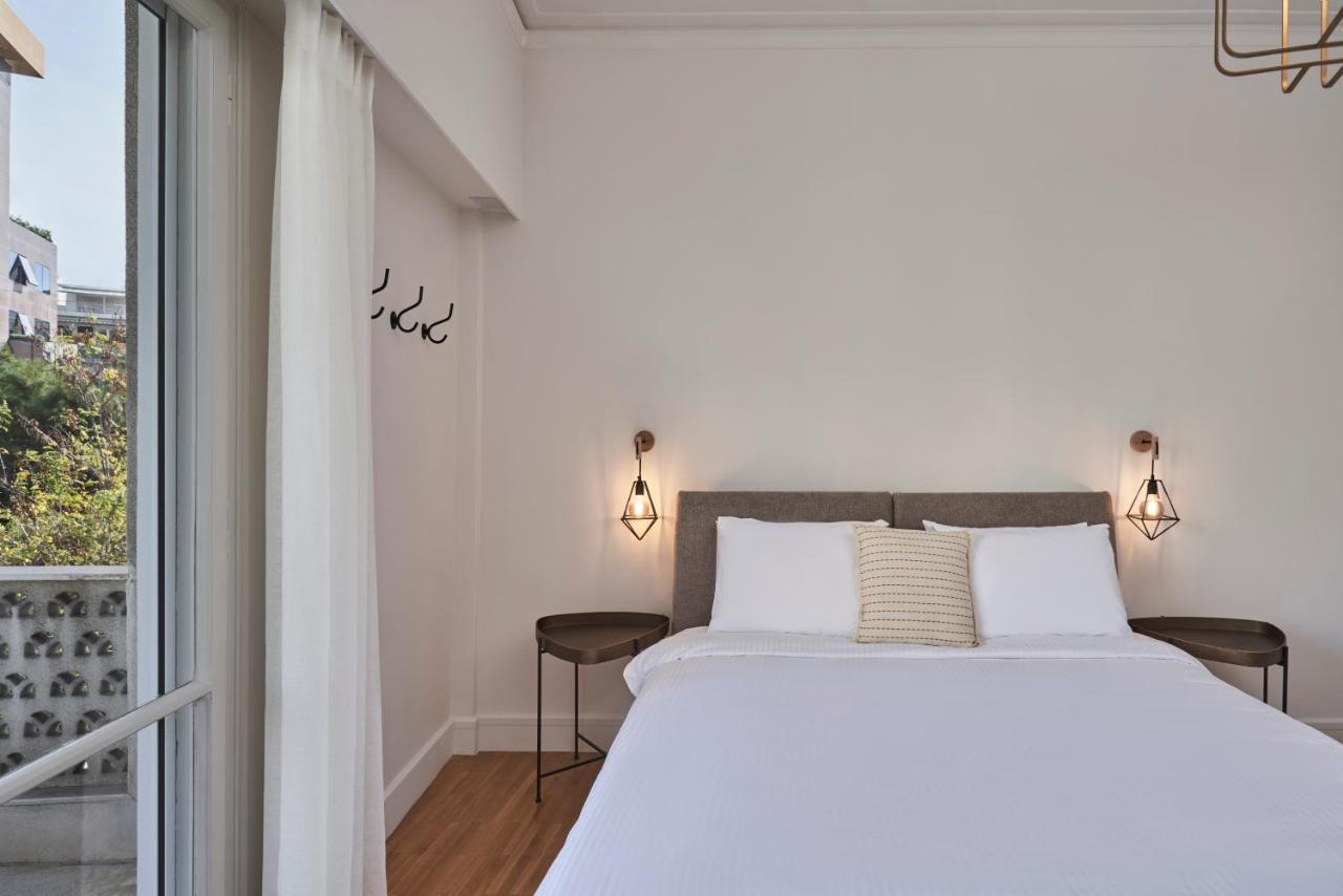 Chic N Bright 3Bd Apt With Hilton View 아테네 외부 사진