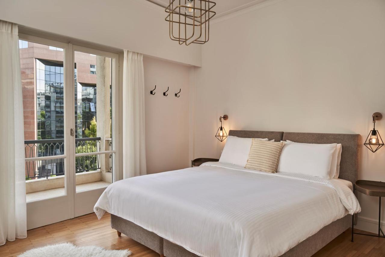 Chic N Bright 3Bd Apt With Hilton View 아테네 외부 사진